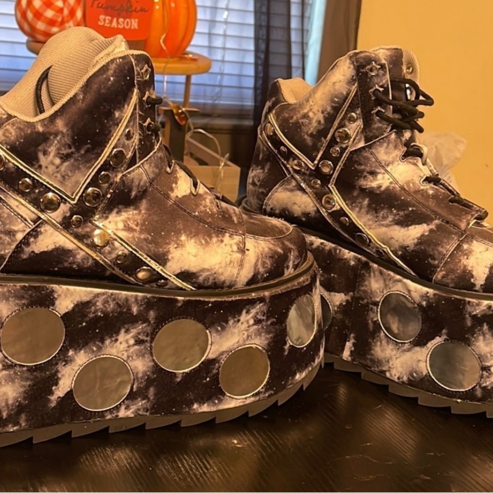 Yru Alien Design Platform Sneakers - image 3